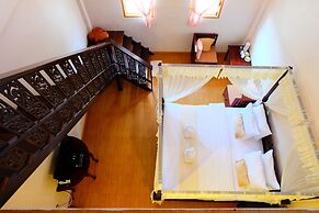 P Paradise Hotel