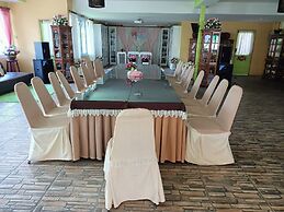 P Paradise Hotel