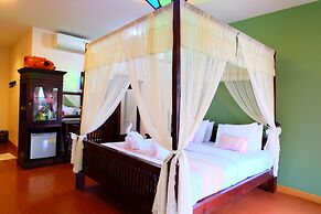 P Paradise Hotel