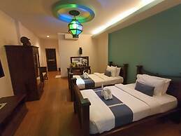 P Paradise Hotel