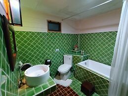 P Paradise Hotel