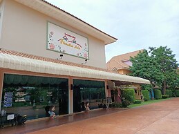 P Paradise Hotel