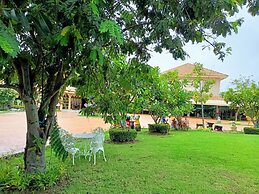 P Paradise Hotel