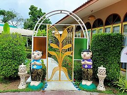 P Paradise Hotel