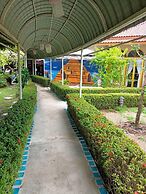 P Paradise Hotel