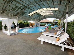 P Paradise Hotel