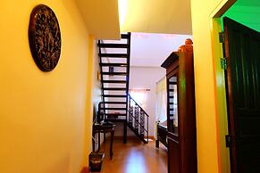 P Paradise Hotel