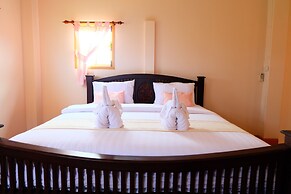 P Paradise Hotel