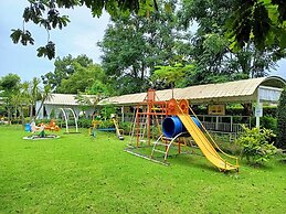 P Paradise Hotel