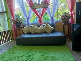 P Paradise Hotel
