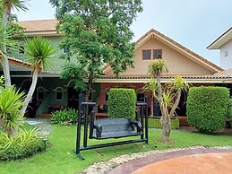P Paradise Hotel