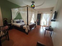 P Paradise Hotel