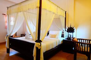 P Paradise Hotel