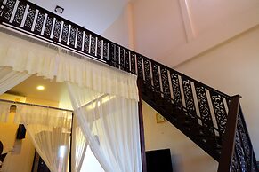 P Paradise Hotel