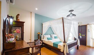 P Paradise Hotel
