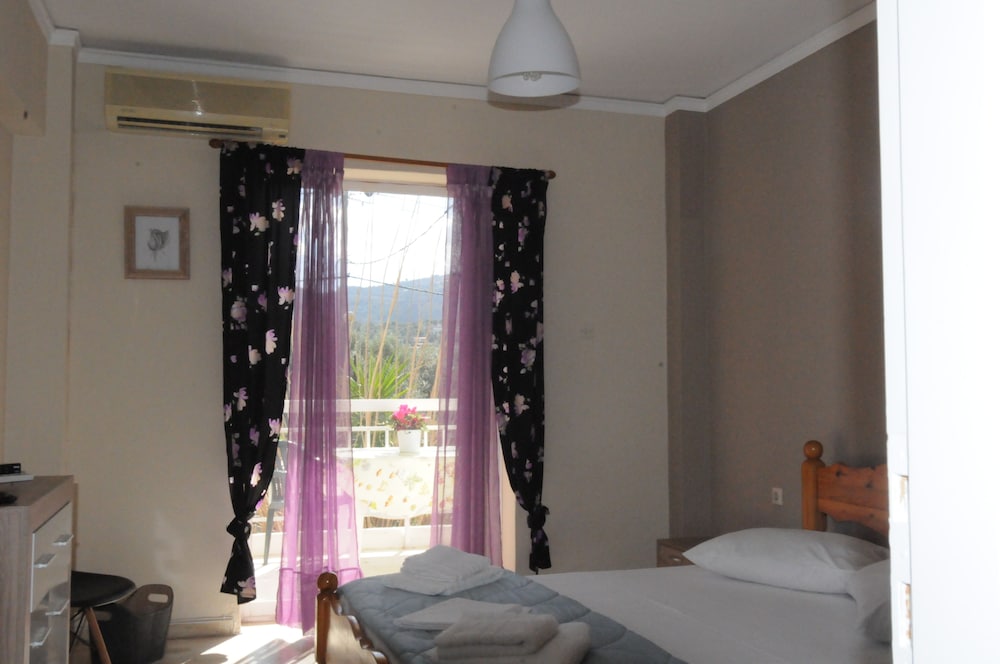 Kinetta Apartments