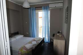 Kinetta Apartments