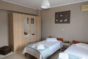 Kinetta Apartments