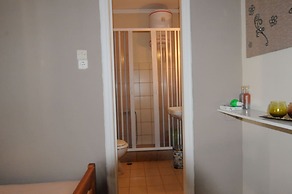 Kinetta Apartments