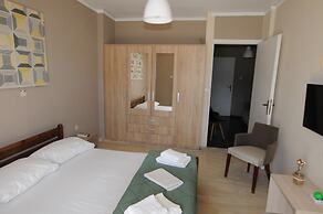 Kinetta Apartments