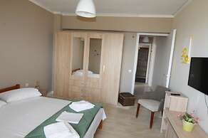 Kinetta Apartments