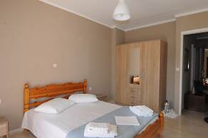 Kinetta Apartments
