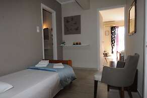 Kinetta Apartments
