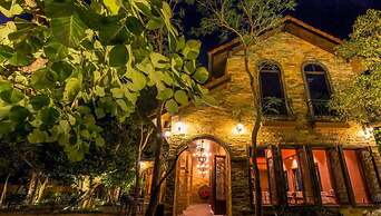 Chateau de Bear Hotel