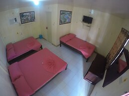 Buena Lynne's Resort Annex