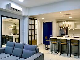 Sunset Seaview Vacation Condos at Infinity Avenue