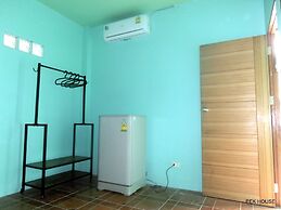 Pek House