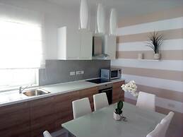 The Edge Apartment