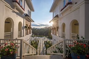 Dalat De Charme Village