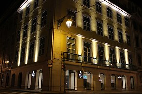 MeraPrime Gold Design Hotel