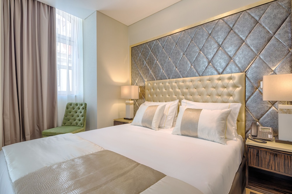 MeraPrime Gold Design Hotel