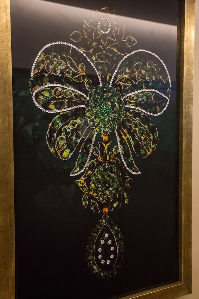 MeraPrime Gold Design Hotel