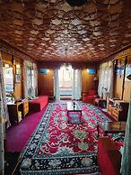 Shiraz Deluxe Houseboat