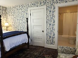 Harbourside Inn