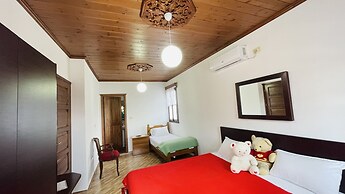 Denis Guest House