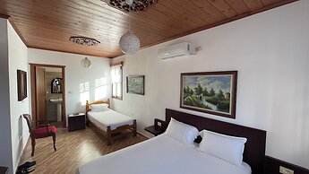 Denis Guest House