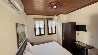 Denis Guest House