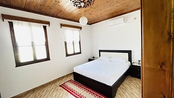 Denis Guest House