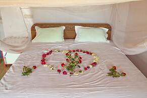 Madhu Beach Huts
