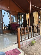Madhu Beach Huts