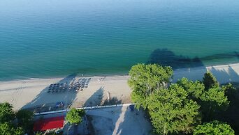 Sintrivanis Beach Resort