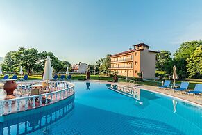 Sintrivanis Beach Resort