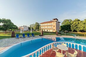 Sintrivanis Beach Resort