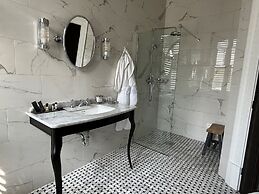 Manor House Lindley