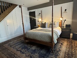 Manor House Lindley