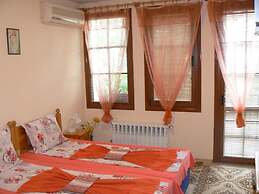 Hotel Varusha